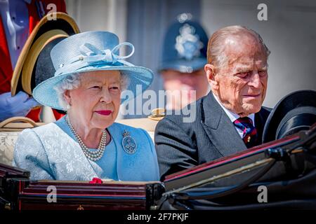 Buckingham Palace hat bekannt gegeben, dass Prinz Philip, der Herzog von Edinburgh, im Alter von 99 Jahren verstorben ist - AKTE - Britische Königsfamilie bei Trooping the Color Queen Elizabeth, der Prinz von Wales Charles, die Herzogin von Cornwall Camilla, der Herzog und die Herzogin von Cambridge, Prinz George, Prinzessin Charlotte, Prinz Andrew und Prinzessin Anne bei der jährlichen Trooping die Farbe ist zu Ehren des offiziellen Geburtstages der Königinnen in London, Großbritannien am 17. Juni 2017. Foto von Robin Utrecht/ABACAPRESS./Alamy Live News Stockfoto