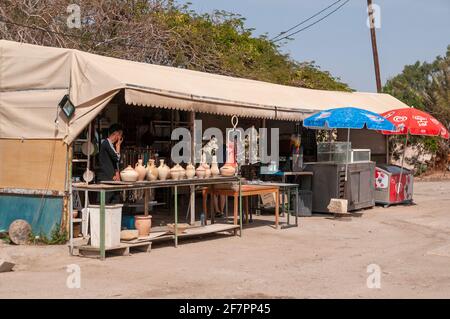 Souvenirstand in Nabi Musa (Nebi Musa) ist der Name eines Ortes in der judäischen Wüste, Westjordanland, Palästina, an dem sich die beliebte palästinensische Folklore angesellt Stockfoto