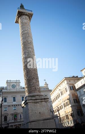 Säule von Marcus Aurelius A auf der Piazza Colonna. Rom, Italien Stockfoto