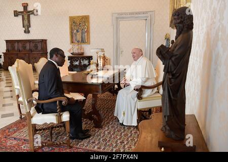 Rom, Italien. April 2021. 9. April 2021: Papst Franziskus empfing heute Morgen seine Exz. Teodoro Nguema Obiang Mangue, Vizepräsident von Äquatorialguinea im Vatikan. Quelle: Independent Photo Agency/Alamy Live News Stockfoto