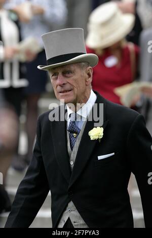 FOTO DER DATEI: 18. Juni 2004: Porträt des Herzogs von Edinburgh in Royal Ascot. Foto: Steve Bardens/Action Plus.040618 Pferderennen philip Royal Royals Prince Credit: Action Plus Sports Images/Alamy Live News Stockfoto