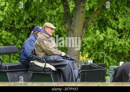 Prinz Philip, Herzog von Edinburgh, beobachtet Lady Louise Windsor während der Royal Windsor Horse Show, die vom 8. Bis 12. Mai 2019 auf dem privaten Gelände des Windsor Castle in Berkshire in Großbritannien stattfand.Quelle: Peter Putnam/Alamy Live News Stockfoto