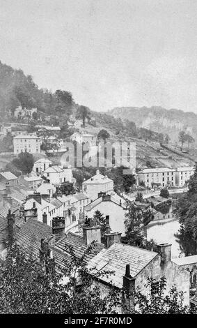 Schwarz-Weiß-Archivfoto von Matlock Bath ein Dorf im Derbyshire Peak District England, das Anfang des 20. Jahrhunderts aufgenommen wurde. Stockfoto