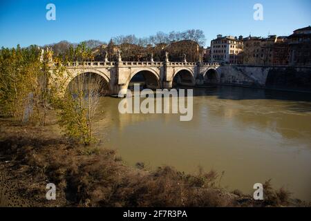 Ponte de Sant'Angelo, Lungotevere Castello, Roma, Italien Stockfoto