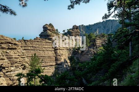 Die Felsen des Berges Taraktasch an der Südküste Krim. Stockfoto