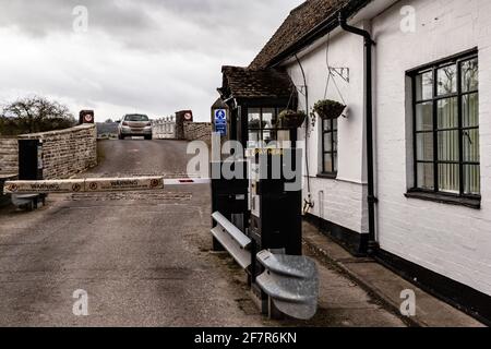 Whitney-on-Wye Toll Bridge, und überqueren Sie den Fluss Wye und Verknüpfung von Herefordshire, England und Powys, Wales. Stockfoto