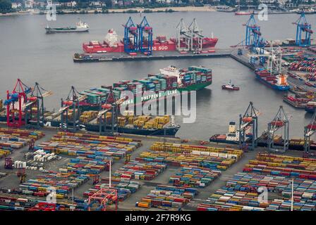 Der HHLA Container Terminal Altenwerder (CTA) ist eines der weltweit modernsten Containerterminals. Es gehört der Hamburger Hafen und Logistik AG. Stockfoto