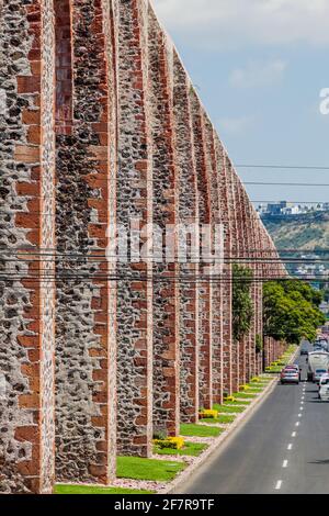 Blick auf das Aquädukt in Queretaro, Mexiko Stockfoto