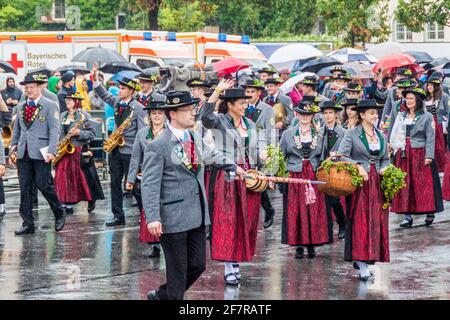 MÜNCHEN, DEUTSCHLAND - 17. SEPTEMBER 2016: Teilnehmer der jährlichen Eröffnungsparade des Oktoberfestes in München. Stockfoto