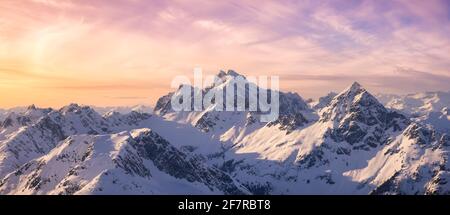 Schneebedeckte Kanadische Berglandschaft Stockfoto