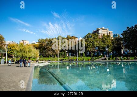 Jerewan, Armenien - 31. Oktober 2019: Der Schwanensee in Jerewan, Armenien Stockfoto