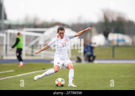 Cardiff, Wales, Großbritannien. April 2021. Jessie Fleming aus Kanada beim Freundschaftsspiel zwischen Wales Women und Canada Women im Leckwith Stadium in Cardiff. Kredit: Mark Hawkins/Alamy Live Nachrichten Stockfoto