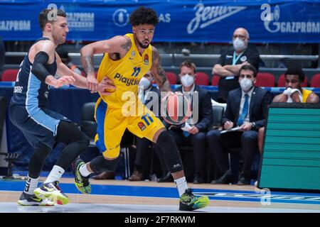 09-04-2021: Basketbal: BC Zenit Saint Petersburg / Maccabi Tel Aviv: Sint Petersburg SAINT PETERSBURG, RUSSLAND - 9. APRIL: Kevin Pangos von BC Zenit, Tyler Dorsey von BC Maccabi Tel Aviv während des EuroLeague-Spiels der Turkish Airlines zwischen Zenit St. Petersburg und Maccabi Playtika Tel Aviv am 9. April 2021 im Ubileyny Sport Palace in Sankt Petersburg, Russland (Foto: ANATOLIY MEDVED/Orange Picches) Stockfoto