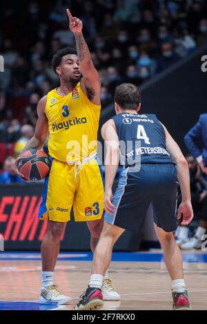 09-04-2021: Basketbal: BC Zenit Saint Petersburg / Maccabi Tel Aviv: Sint Petersburg SAINT PETERSBURG, RUSSLAND - 9. APRIL: Chris Jones von BC Maccabi Tel Aviv, Kevin Pangos von BC Zenit während des EuroLeague-Spiels der Turkish Airlines zwischen Zenit St. Petersburg und Maccabi Playtika Tel Aviv am 9. April 2021 im Ubileyny Sport Palace in Sankt Petersburg, Russland (Foto: ANATOLIY MEDVED/Orange PicBilder) Stockfoto