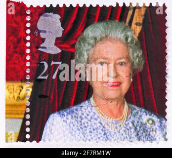 MOSKAU, RUSSLAND - 17. JANUAR 2021: Die in Großbritannien gedruckte Briefmarke zeigt Queen Elizabeth II, Queen Mother's 100th Birthday Serie, um 2000 Stockfoto