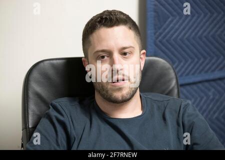 CODY WILSON, ein in Austin ansässiger 3D-Waffendesigner und Waffenaktivist, wird am 2. August 2018 in seinem ehemaligen Büro bei Defense Distributed, einem in Texas ansässigen Unternehmen, das Open Source-3D-Waffendesigns entwickelt und veröffentlicht, gezeigt. Trotz strafrechtlicher Probleme im Jahr 2018 ist Wilson noch immer im Geschäft und betreibt ein texanistisches Unternehmen namens Ghost Gunner, Inc. ©Bob Daemmrich Stockfoto