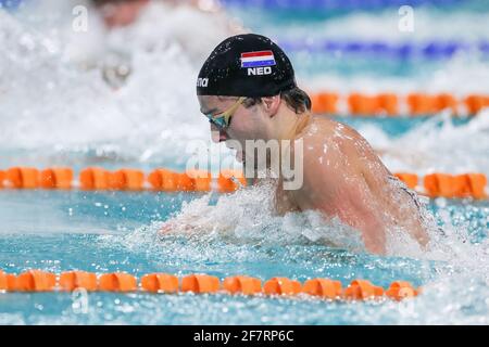 EINDHOVEN, NIEDERLANDE - APRIL 9: Arno Kamminga aus den Niederlanden startet beim 50-m-Brustfinale der Herren während der Eindhoven Qualification Mee Stockfoto