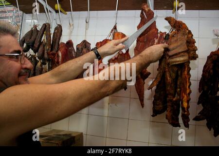 salvador, bahia / brasilien - 17. august 2006: In der Stadt Salvador wird eine Metzgerei mit getrocknetem und geräuchertem Fleisch verkauft. *** Ortsüberschrift *** Stockfoto