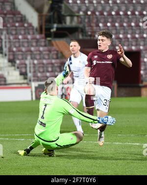 Tynecastle Park, Edinburgh, Schottland. VEREINIGTES KÖNIGREICH. April 21. Scottish Championship Match.Hearts vs Alloa Hearts Euan Henderson erzielt 3. Tor Credit: eric mccowat/Alamy Live News Stockfoto