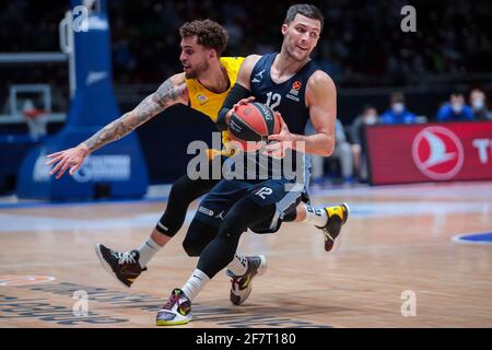 09-04-2021: Basketbal: BC Zenit Saint Petersburg / Maccabi Tel Aviv: Sint Petersburg SAINT PETERSBURG, RUSSLAND - 9. APRIL: Tyler Dorsey von BC Maccabi Tel Aviv, Billy Baron von BC Zenit während des EuroLeague-Spiels der Turkish Airlines zwischen Zenit St. Petersburg und Maccabi Playtika Tel Aviv am 9. April 2021 im Ubileyny Sport Palace in Sankt Petersburg, Russland (Foto: Anatoly Medved/Orange PicBilder) Stockfoto