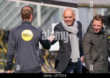 KERKRADE, NIEDERLANDE - APRIL 9: Schiedsrichter-Assistent Sjoerd Nanninga und Trainer Jurgen Streppel von Roda JC während des niederländischen Keukenkampioendivisie-Spiels b Stockfoto