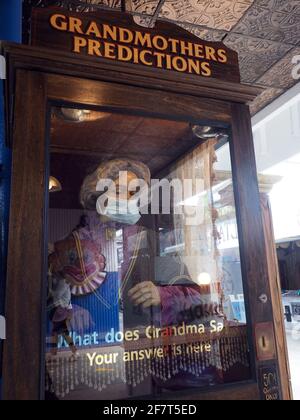 Coney Island, New York, USA. April 2021. Die Wiedereröffnung des Vergnügungsviertels Coney Island in New York. Kredit: Debra L. Rothenberg/ZUMA Wire/Alamy Live Nachrichten Stockfoto