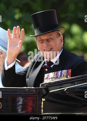 DATEI: 9. April 2021. London, Großbritannien, 17. Juni 2017 der Herzog von Edinburgh besucht Trooping the Color, Buckingham Palace.. Quelle: Doug Peters/EMPICS/Alamy Live News Stockfoto