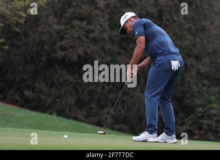 Augusta, Usa. April 2021. Xander Schauffele platzt am Freitag, den 9. April 2021, in der zweiten Runde des Masters-Turniers 2021 im Augusta National Golf Club in Augusta, Georgia, auf das elfte Loch. Foto von Kevin Dietsch/UPI Credit: UPI/Alamy Live News Stockfoto