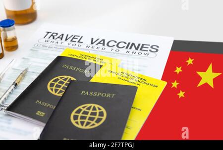 Holen Sie sich vor der Reise einen internationalen Impfpass Stockfoto