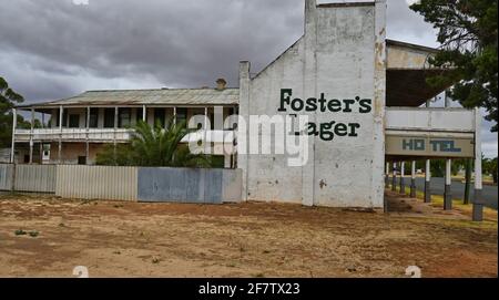 Urana, New South Wales Australien: 26. Januar 2021: Seite und Unterkunft Blick auf das Royal George Hotel Stockfoto