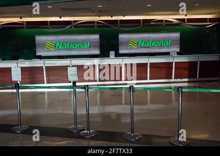 Ein geschlossener Schalter für National Rental Car am internationalen Flughafen Miami, Freitag, 9. April 2021, in Miami. Stockfoto