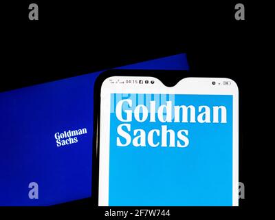Ukraine. April 2021. Auf diesem Foto Illustration Goldman Sachs Group, Inc. Logo auf einem Smartphone angezeigt. (Foto von Igor Golovniov/SOPA Images/Sipa USA) Quelle: SIPA USA/Alamy Live News Stockfoto