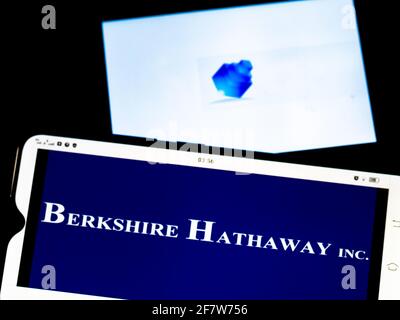 Ukraine. April 2021. Auf diesem Foto Illustration sehen Sie das Logo von „die Firma“ von „die Firma“, das auf einem Smartphone angezeigt wird. (Foto von Igor Golovniov/SOPA Images/Sipa USA) Quelle: SIPA USA/Alamy Live News Stockfoto