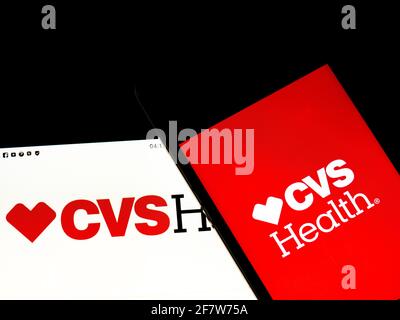 Ukraine. April 2021. In dieser Abbildung sehen Sie das Logo der CVS Health Corporation, das auf einem Smartphone angezeigt wird. (Foto von Igor Golovniov/SOPA Images/Sipa USA) Quelle: SIPA USA/Alamy Live News Stockfoto