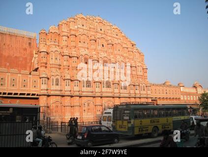 Der schöne Hawa Mahal Palast in Jaipur, Indien - auch als Pink Palace. Stockfoto