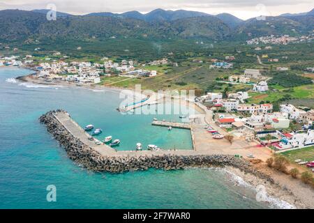 Blick auf das traditionelle griechische Dorf Milatos, Kreta, Griechenland. Stockfoto