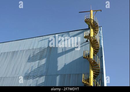 Industrial Old Emergency Black Metallic Treppe Stockfoto