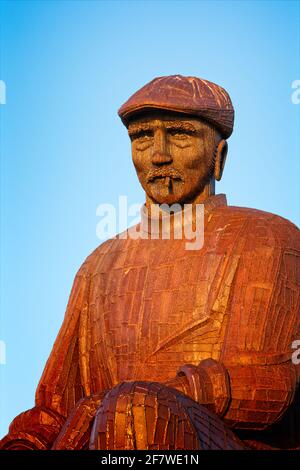 Die Fishermens Memorial Statue in Fiddlers Green in der Nähe des North Shields Fish Quay in Tyne and Wear, Nordostengland. Stockfoto