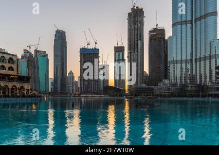 Dubai, VAE - 04. März 2021: Dubai Fountain Show Veranstaltungsort Stockfoto