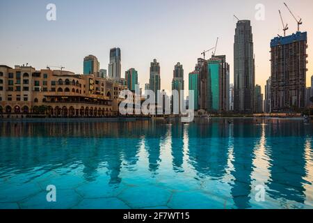 Dubai, VAE - 04. März 2021: Dubai Fountain Show Veranstaltungsort Stockfoto