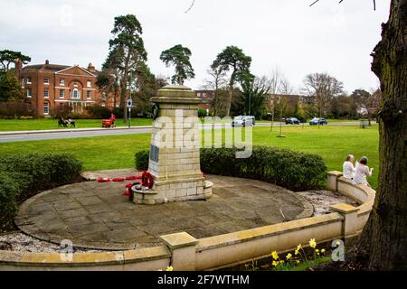 Sidcup Manor House & lokales Kriegsdenkmal. Stockfoto