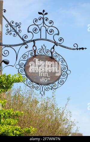 Pub-Schild für den Ye Olde Trip zum Jerusalem Inn Sudhouse Yard Nottingham Nottinghamshire England Vereinigtes Königreich GB Europa Stockfoto