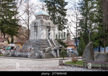 Ein Gedenkdenkmal zu Ehren der Teilnehmer des Aprilaufstands gegen das Osmanische Reich im Jahr 1876 in Koprivshtitsa, Bulgarien Stockfoto