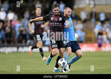 10. April 2021; Leichardt Oval, Sydney, New South Wales, Australien; A League Football, Sydney Football Club gegen Melbourne City; Rhyan Grant von Sydney bekämpft Ben Garuccio von Melbourne City Stockfoto