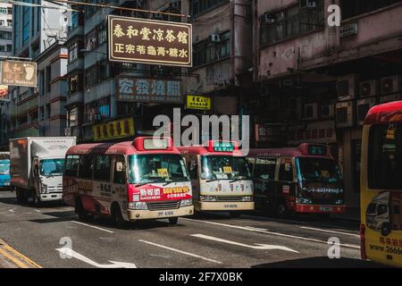 Hongkong, November 2019: Mini-Busbahnhof in Hongkong Stockfoto