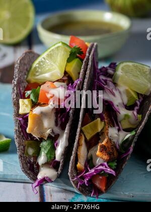 Gegrillte Mahi-Mahi-Fisch-Tacos. Stockfoto