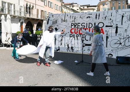 10. April 2021, Brescia, Brescia, Italien: Protest der Krankenschwestern, um die Freiheit der Impfung zu fordern. Sie wollen den obligatorischen Impfstoff nicht (Foto: © Matteo Biatta/ZUMA Wire) Stockfoto