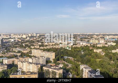 Städtischer Wohnungsbau. Stadthäuser, Vogelperspektive. Kiew, Ukraine Stockfoto