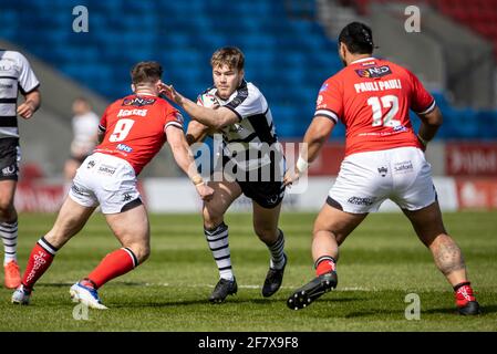 10. April 2021; AJ Bell Stadium, Salford, Lancashire, England; Betfred Challenge Cup Rugby League, Salford Red Devils gegen Widnes Vikings; Rhys Williams von Salford Red Devils wird von Andy Ackers von Salford Red Devils angegangen Credit: Action Plus Sports Images/Alamy Live News Stockfoto