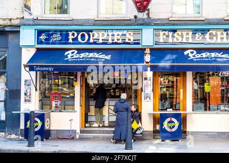 Außenansicht des berühmten Mohns Fish & Chips in Spitalfields, Shoreditch, London, Großbritannien Stockfoto